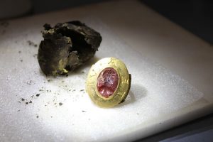 Bague sigillaire, sceau médiéval, abbaye de Cluny, trésor de Cluny, balade historique